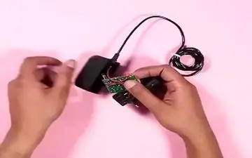 چطوری با وسایل دورریز یک شارژر باتری بسازیم؟ + فیلم