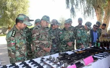 کشف و ضبط محموله سلاح و مشروبات الکی/  تقدیر فرمانده قرارگاه غرب ارتش از کارکنان تیپ ۱۲۸ قصرشیرین وسومار