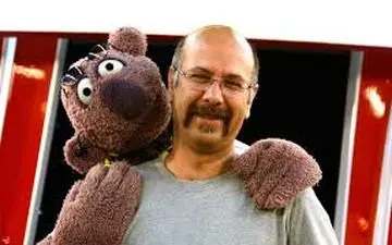 جناب خان برای جام جهانی می‌خواند