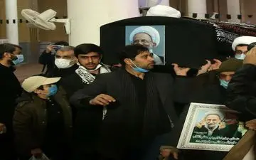 وداع فرمانده جوان با پیکر آیت الله