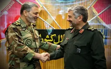  فرماندهان کل ارتش و سپاه با یکدیگر دیدار کردند