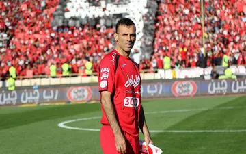 استوری کاپیتان پرسپولیس برای خوانندۀ پاپ + عکس