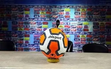 غیبت جان توشاک در نشست خبری