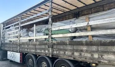 توقیف کامیون حامل پارچه‌‍‌های ۱۱۵ میلیارد ریالی فاقد مجوز در کازرون 