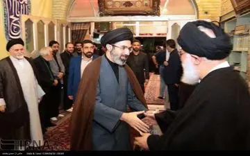 فرزندان رهبر انقلاب در مراسم چهلم همسر آیت‌الله علم‌الهدی + عکس 