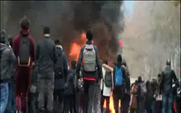 دانش آموزان فرانسوی به معترضان جلیقه زرد پیوستند + فیلم