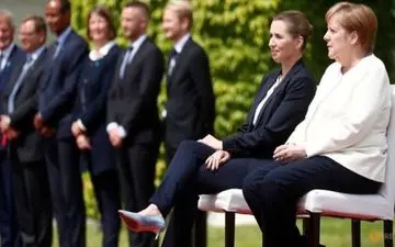  مرکل این بار به‌صورت «نشسته» از نخست‌وزیر دانمارک استقبال کرد 