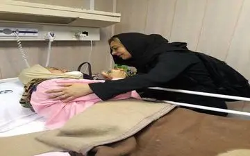 خانم بازیگر در کنار زلزله زدگان کرمانشاه، در بیمارستان/عکس