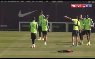 لایی خوردن سوارز از اومتیتی در تمرینات امروز بارسلونا + فیلم