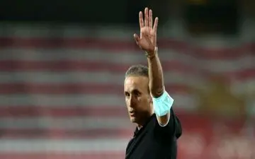 حاشیه بازی پیکان و پرسپولیس| خوش و بش گل محمدی با مجری برنامه مورد انتقاد
