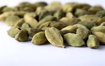 طرز صحیح پودر کردن هل به 4 روش