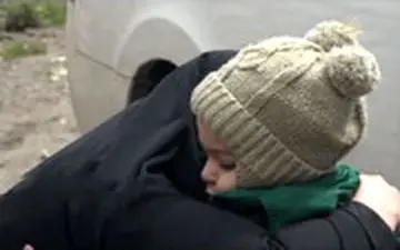 ملاقات پرستار گلوگاهی بعد از ۵۰ روز با فرزندش 