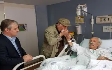 لحظه بوسه آقای بازیگر + جزییات