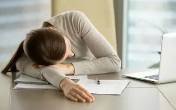 چرت زدن برای سلامتی مفید است یا مضر؟ / بهترین زمان برای چرت زدن