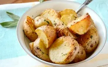 به هیچ وجه این ۷ ماده غذایی را دو بار گرم نکنید