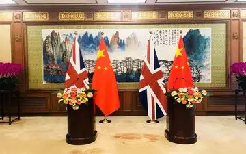 چین و انگلیس یکجانبه گرایی آمریکا را به چالش می کشند