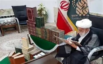 آیت الله جنتی کتب خود را به حرم حضرت معصومه(س) اهدا کرد
