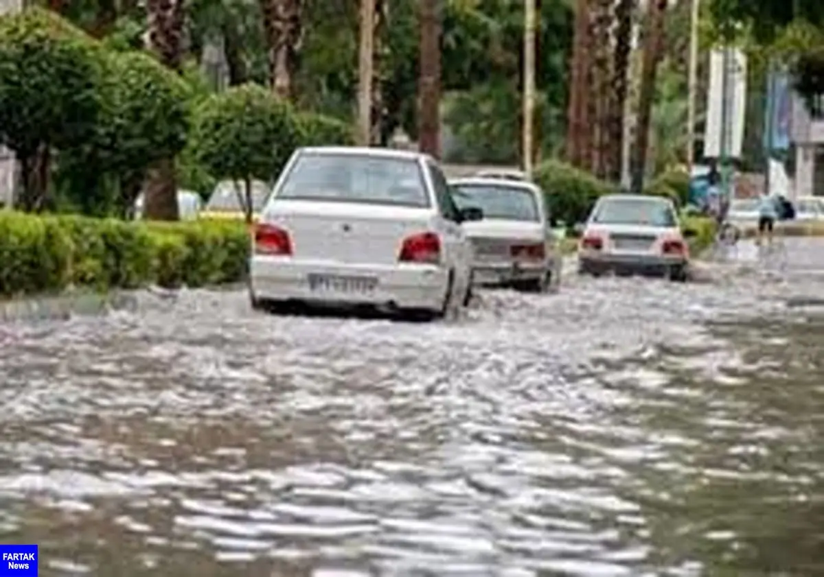 بارش باران در جاده‌های دو استان