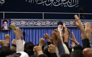  هزاران نفر از دانش آموزان و دانشجویان با رهبر معظم انقلاب دیدار کردند