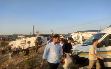 واژگونی اتوبوس در محور آذرشهر - ایلخچی: ۱۸ مصدوم و حال وخیم ۲ نفر