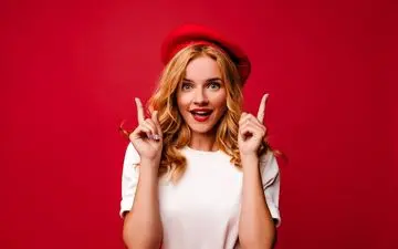 دیدار مهم داری و نگرانی چه رنگ لباسی بپوشی؟ برای دیدارهای مهم این رنگ لباس‌ها را بپوش! 