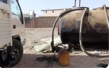 کشف محل انباشت هزاران لیتر سوخت قاچاق در «بندر چیروئیه» هرمزگان