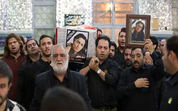 اعتراض به خاک نشدن پیکر حامد هاکان در قطعه هنرمندان بهشت زهرا