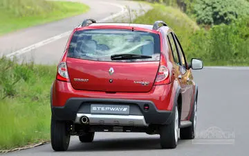 قیمت ساندرو به بالای ۹۰۰ میلیون تومان رسید + جدول قیمت
