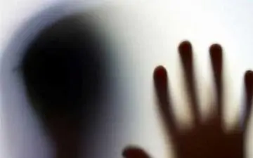 17 ساله بودم که از شوق ازدواج بلافاصله به خواستگارم پاسخ مثبت دادم