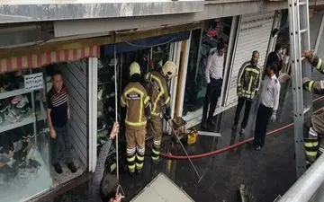 آتش‌سوزی در مجتمع تجاری در فلکه صادقیه