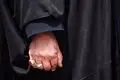 ویدئو | لحظه پیدا شدن انگشتر آیت الله رئیسی در محل سانحه