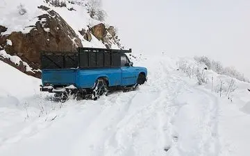 برف گردنه «گله بادوش»لرستان را مسدود کرد