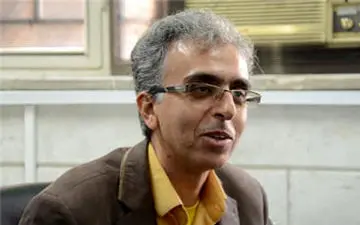 وقتی عزت الله ضرغامی گنج پیدا می‌کند + فیلم