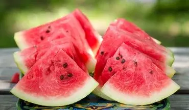 تخمه‌ هندوانه را بخوریم یا نه؟ همه آنچه باید درباره فواید و مضراتش بدانید