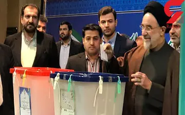 سید محمد خاتمی رای خود را به صندوق انداخت
