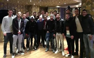  ضیافت ناهار بازیکنان بارسا در رستوارن مسی(عکس)