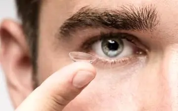 خوابیدن با لنز چشمی خطرناک است؟