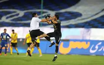 ای کاش غلامپور به جای پرش، خروج هم تمرین می کرد!/ چرا بیرانوند اصلاح شد، حسینی نشد؟