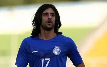 کمیته انضباطی استقلال دست به کار می شود ؛ حرکت عجیب و غیر حرفه ای ستاره عراقی  !