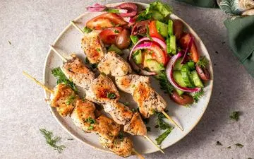 طرز تهیه جوجه کباب اسلوکی؛ کباب یونانی خوشمزه با طعمی بی‌نظیر