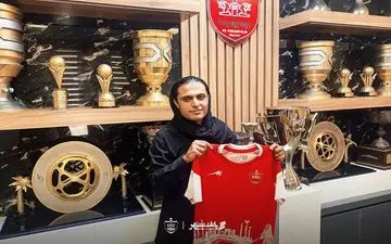 هافبک سپاهان رسما به پرسپولیس پیوست