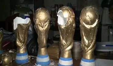 کشف مواد مخدر در مجسمه‌های جام جهانی فوتبال + فیلم