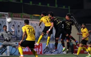 تساوی در وقت های قانونی/ جدال به وقت های اضافی کشیده شد/ خوشه طلایی هم چنان امیدوار به صعود