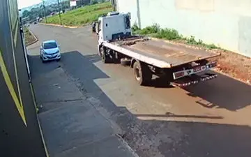 تصادف مرگبار موتورسیکلت با تریلی + فیلم