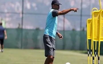 مورایس: بازی بزرگی فردا برگزار می‌شود / استقلال و سپاهان بلندپرواز هستند