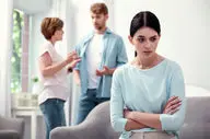 شوهرم خانواده‌اش را به من ترجیح می‌دهد! دلایل و راهکارهای تغییر این وضعیت