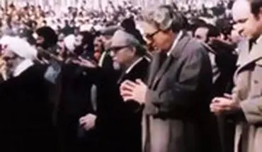 فیلم کم‌تر دیده‌شده از نماز جمعه سال ۵۸ با حضور دیپلمات‌های آمریکا