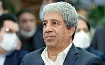 ناراحتی عامل و انتقاد از مجری پس از اهدای کفن به او + ویدئو