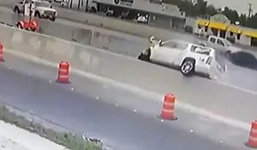 تصادف راننده سر به هوا با مانع بتنی در اتوبان + فیلم 