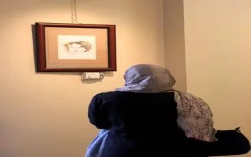 مراسم افتتاح نمایشگاه تبسم رنگ، آثار نقاشی هنرمند توانجو ی همدانی مینا آذرافشان به روایت تصویر